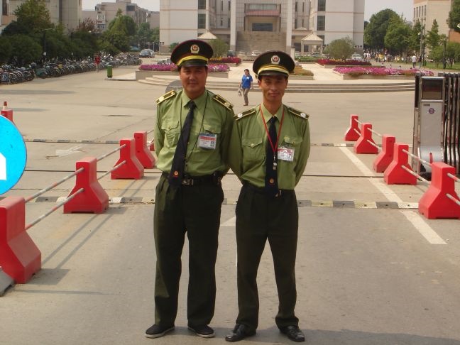Security Bao an in China - die wollen nur lächeln