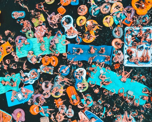 Pressespiegel über Mega-Poolparty im Coronavirus-Hotspot Wuhan